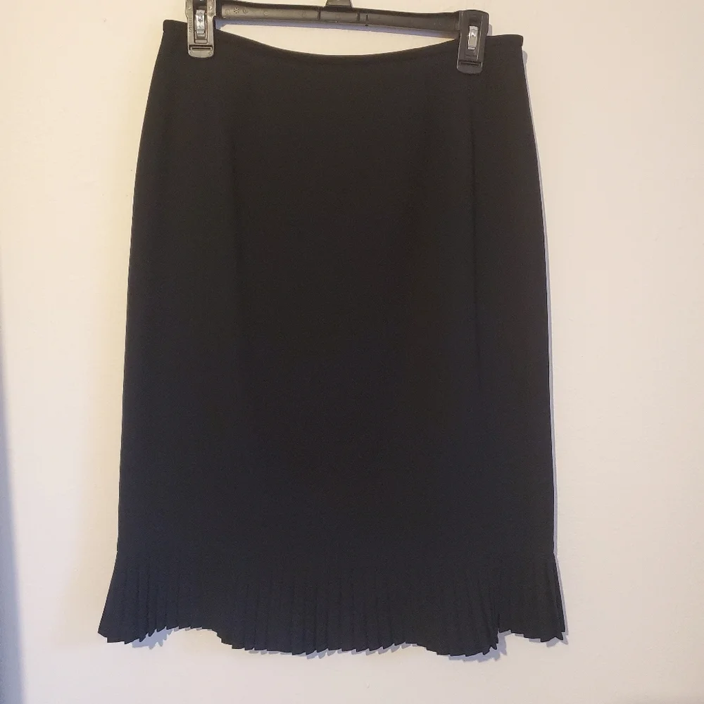 Le Suit ~ Classic Black 2 pc Skirt Suit - Picture 4 of 7